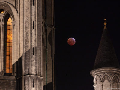 Bloodmoon and Sint-Niklaaskerk, Gent, Belgium 20190121